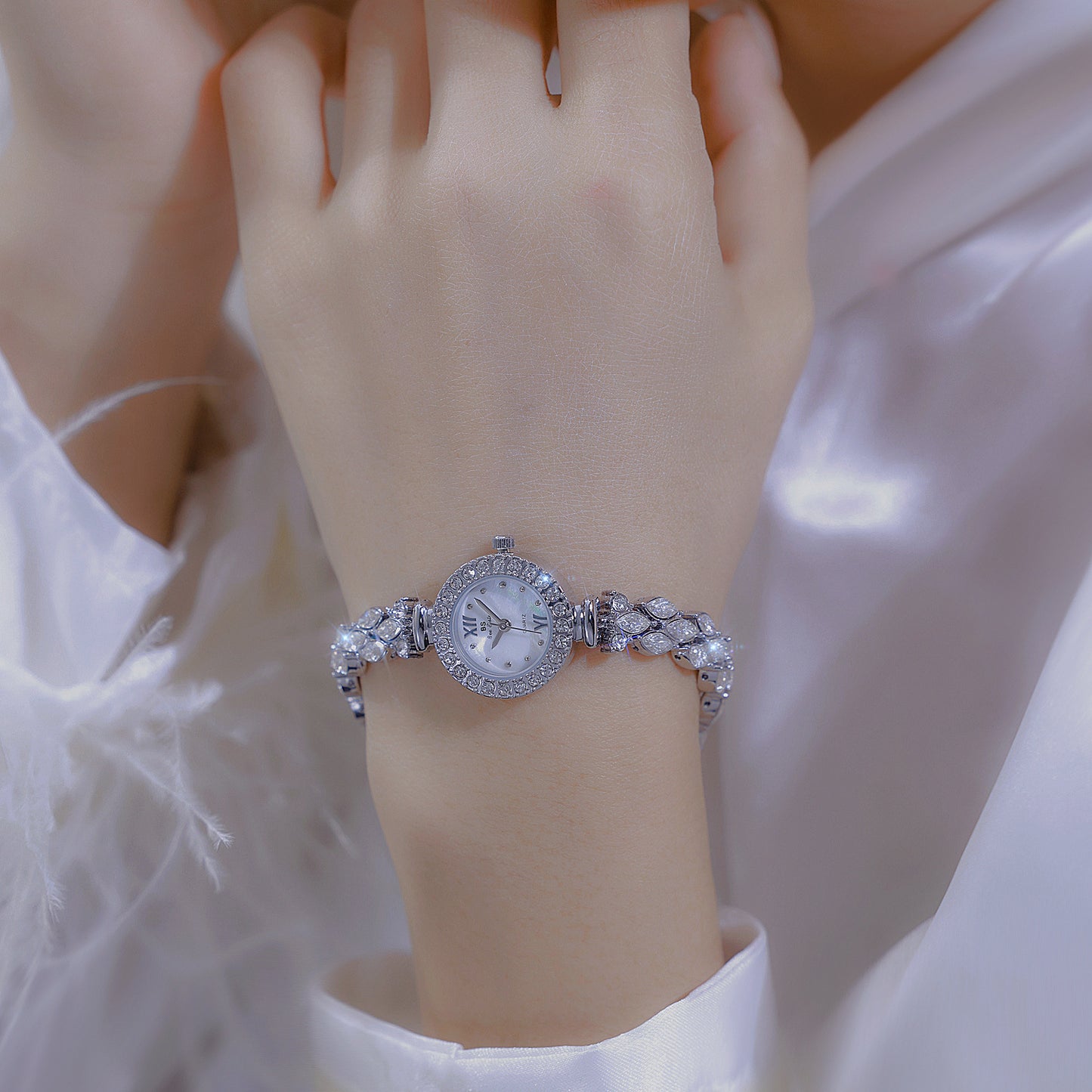 Baita Starry Horse Eye Zircon Light Luxury Exquisite Mermaid Watch